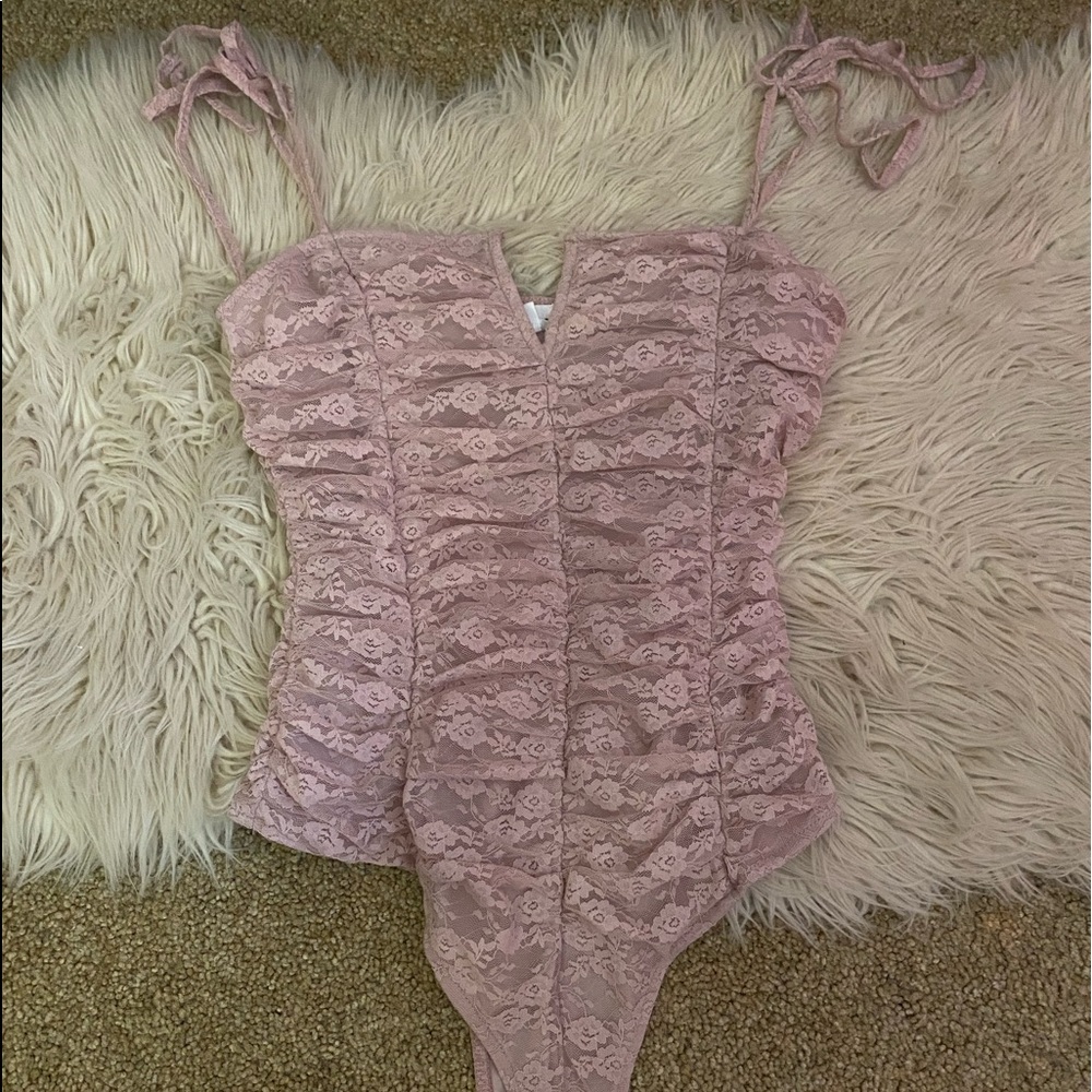 LE LIS- Lace Bodysuit